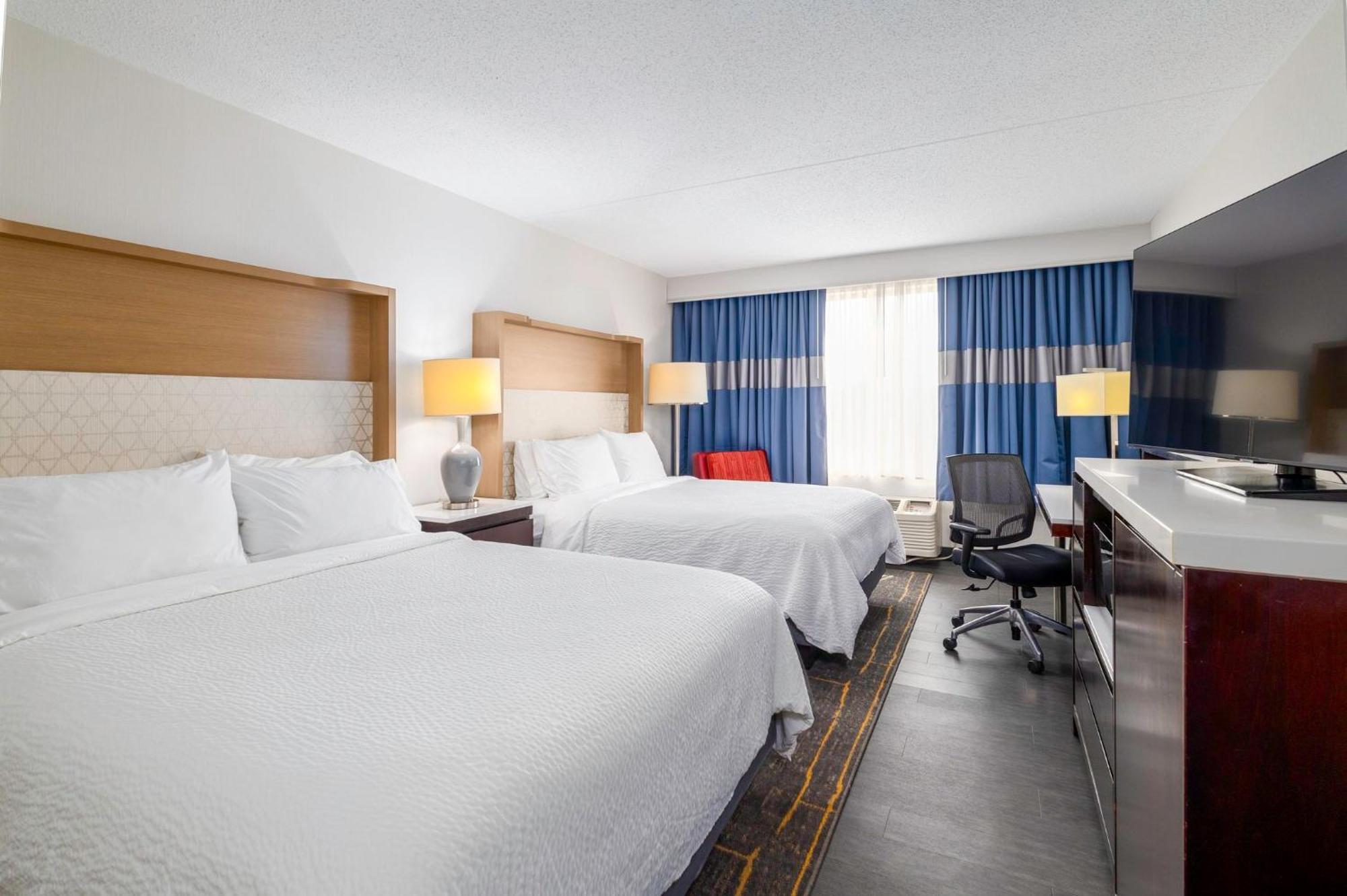 Holiday Inn Weirton-Steubenville Area Exterior foto